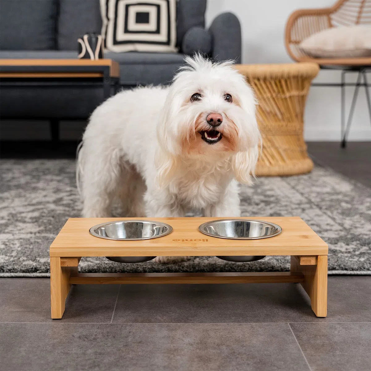 lionto Gamelle surélevée pour Chien en Bambou Robuste et Facile à Entretenir, 40x20x10 cm, Double écuelle pour Chiens et Chats, 2 Bols INOX Ø 11 cm, 350 ML chacun, antidérapante