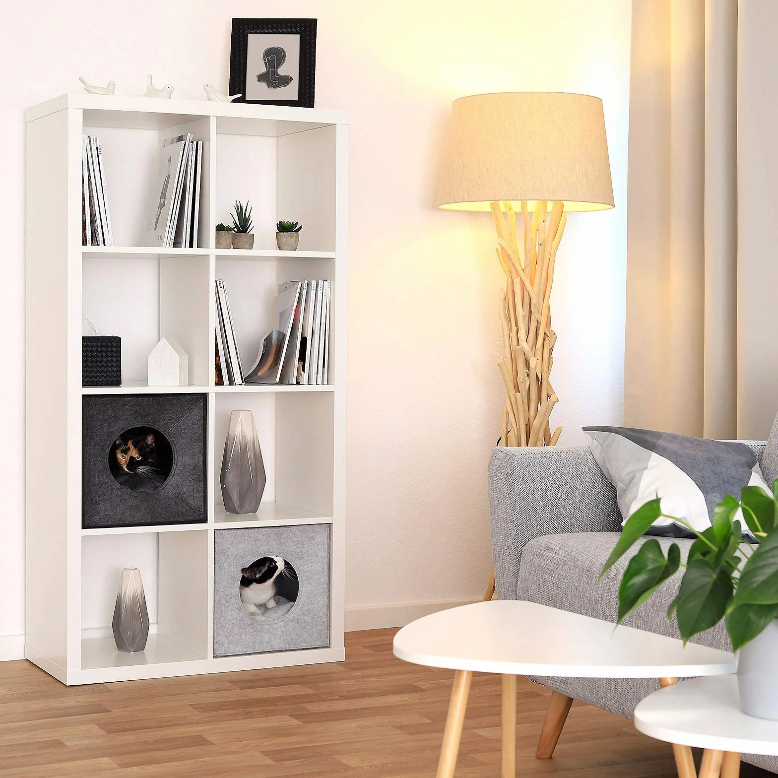 lionto Caverne pour Chats en Feutre Robuste adaptée aux systèmes de rayonnage, 33x37x33 cm, lit pour Chats Pliable en Forme de Cube, Niche avec Coussin Confortable, Gris foncé